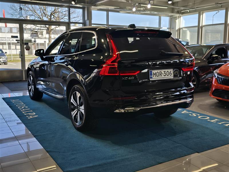 VOLVO XC60 2023