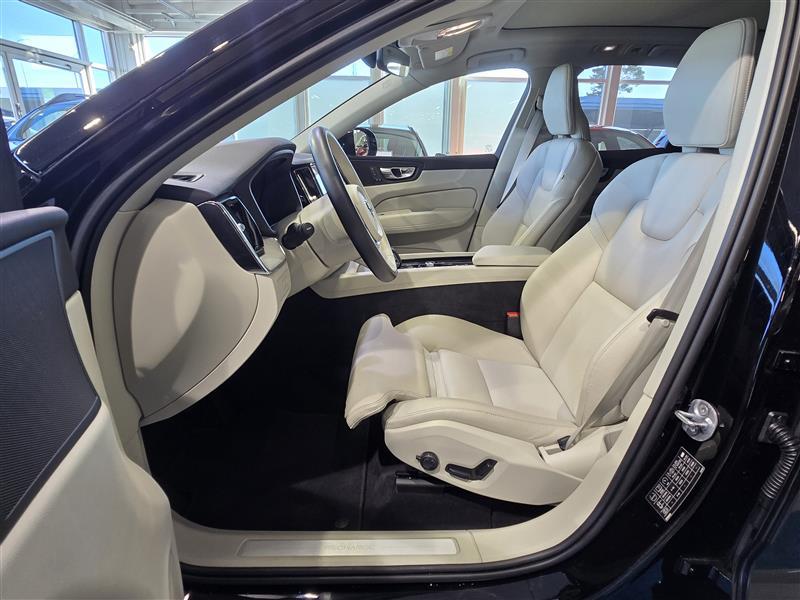 VOLVO XC60 2023