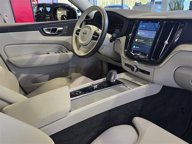 VOLVO XC60 2023