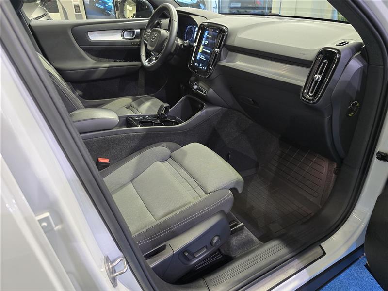 VOLVO XC40 2023
