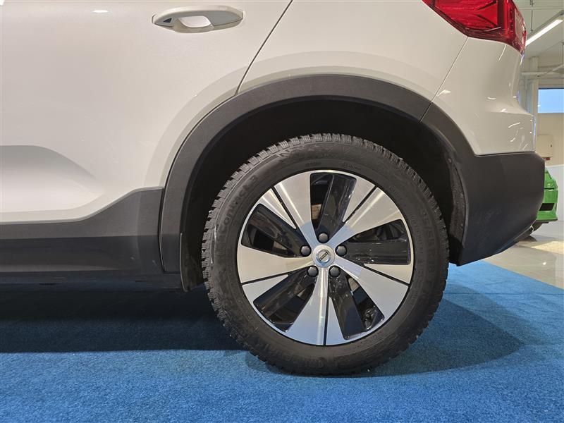 VOLVO XC40 2023