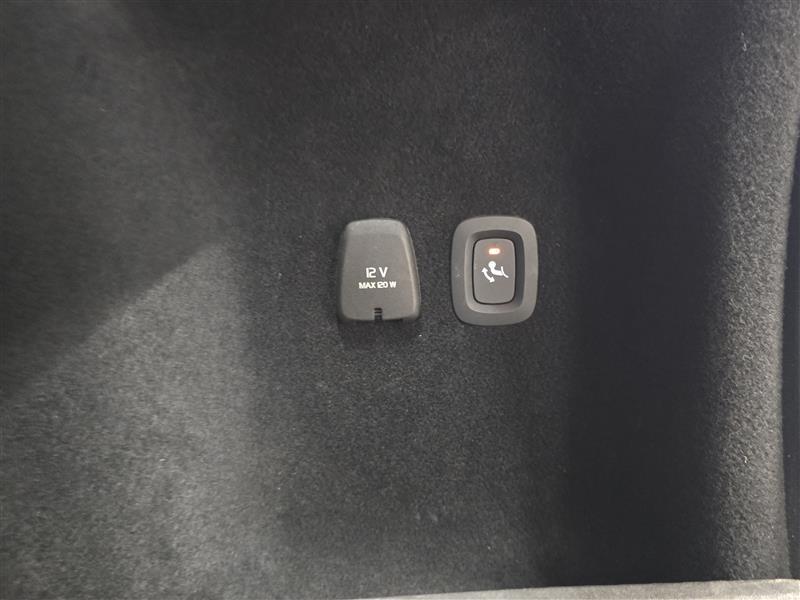 VOLVO V60 2023