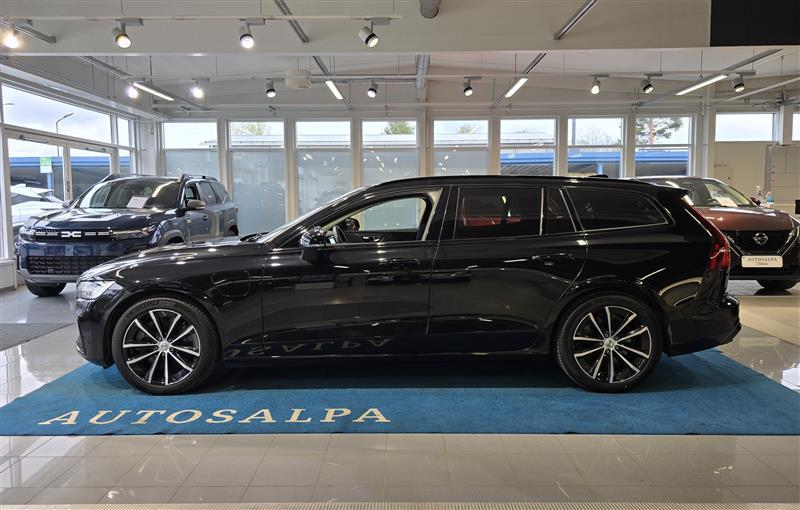 VOLVO V60 2023