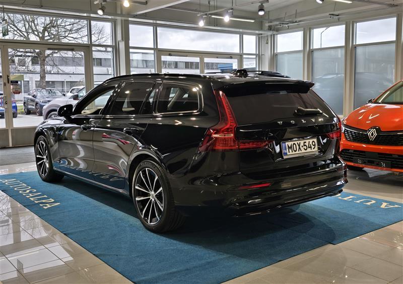VOLVO V60 2023