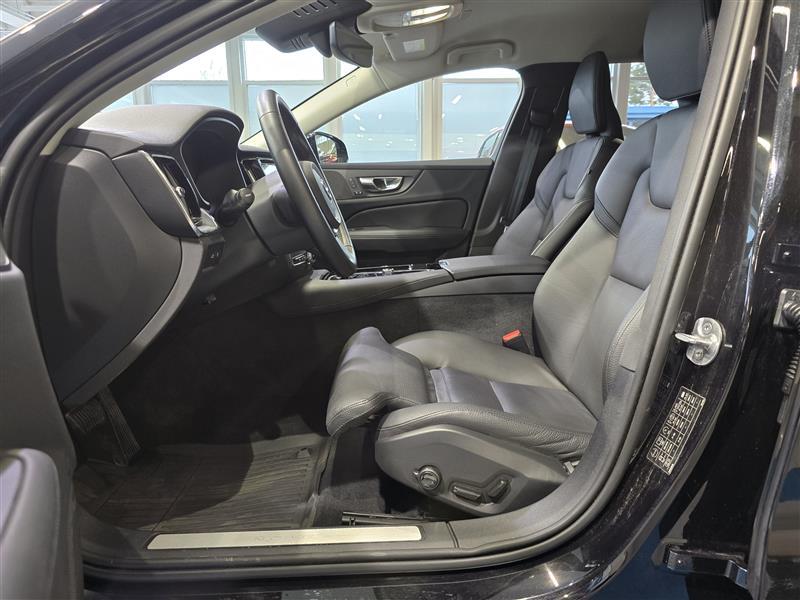 VOLVO V60 2023