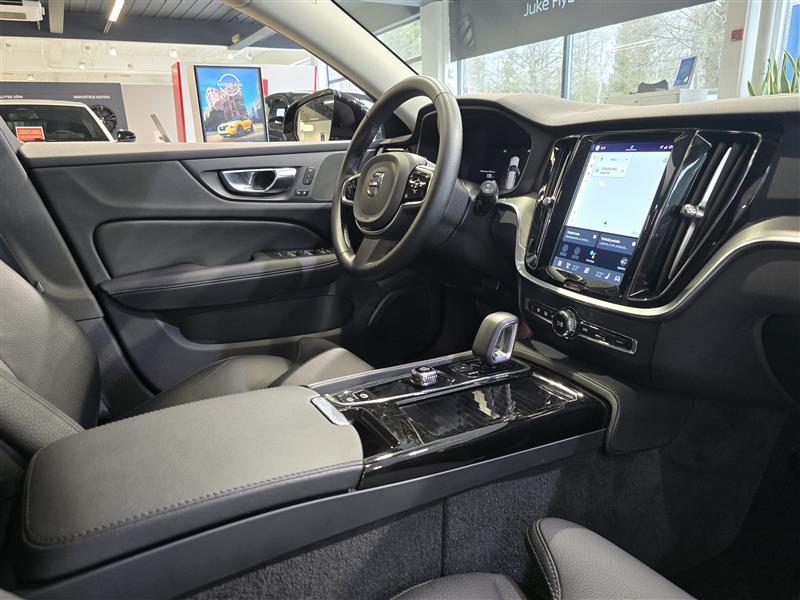 VOLVO V60 2023