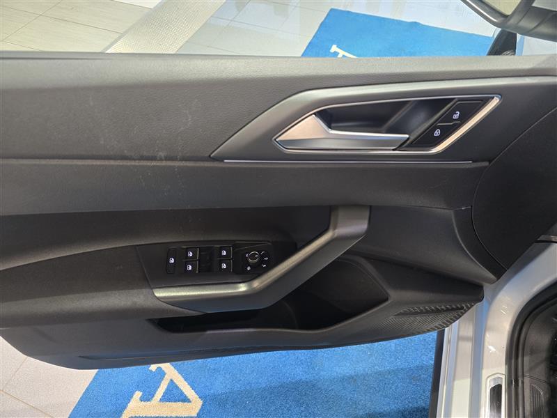 VOLKSWAGEN Polo 2023