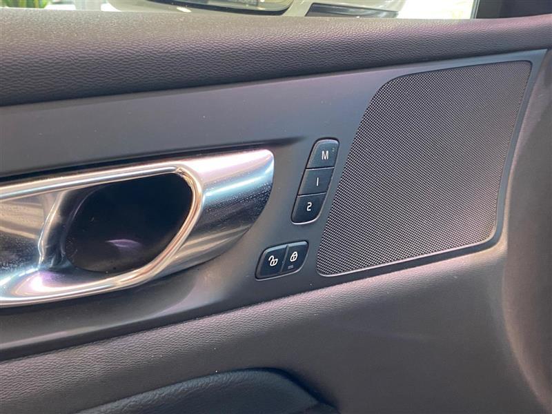 VOLVO V60 2021