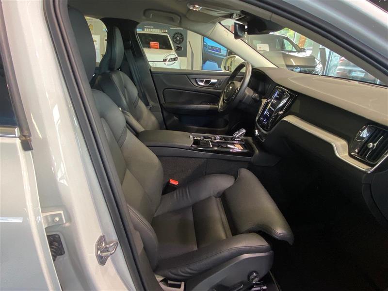 VOLVO V60 2021