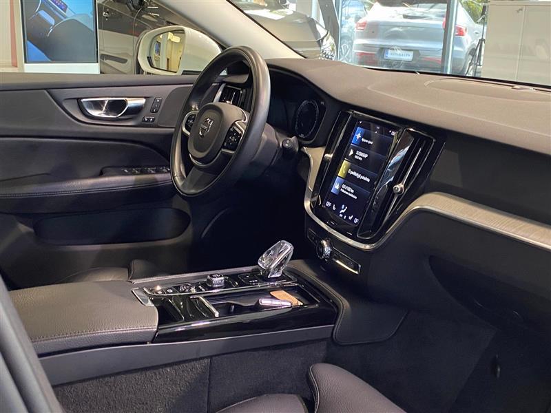 VOLVO V60 2021