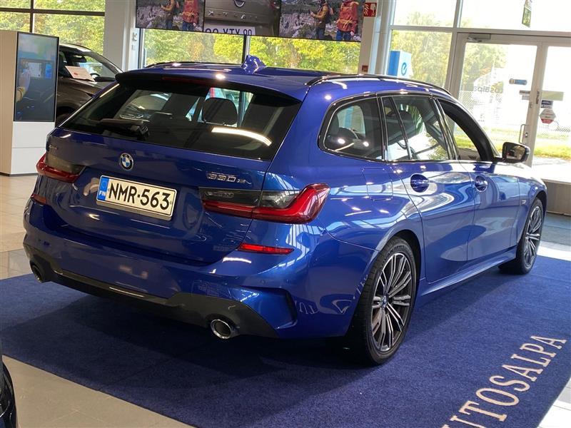 BMW 330 2022