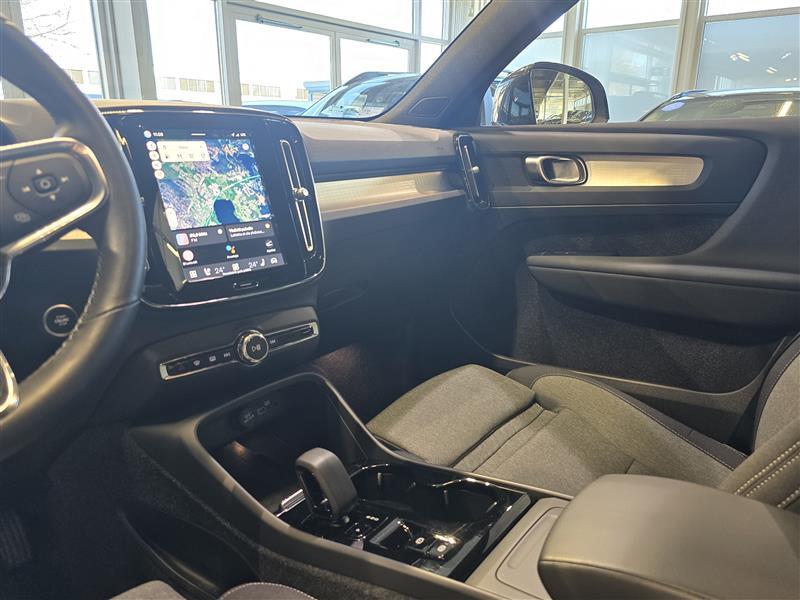VOLVO XC40 2024
