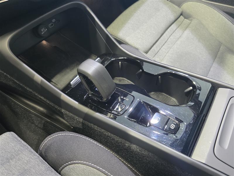 VOLVO XC40 2024