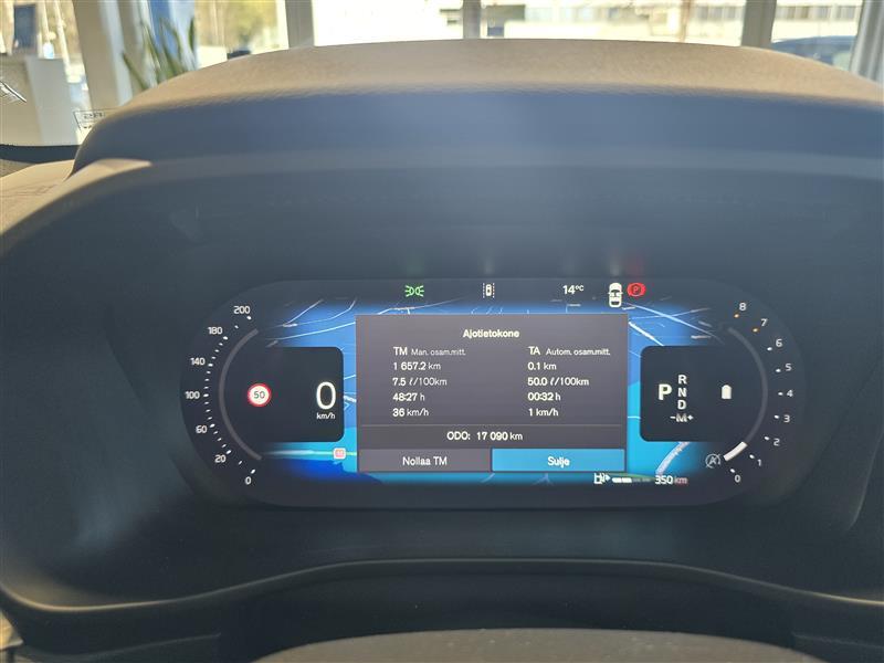 VOLVO XC40 2024