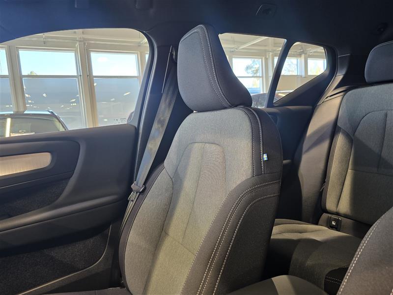 VOLVO XC40 2024