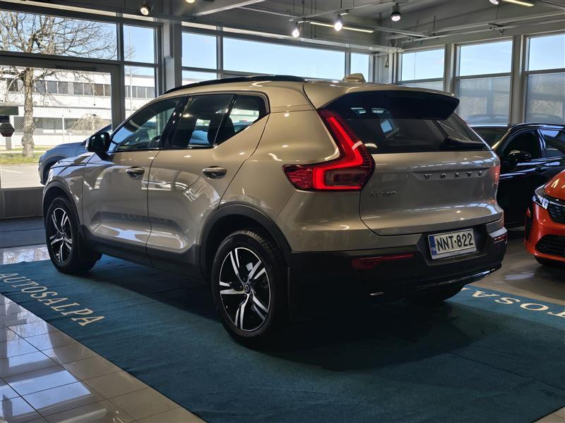 VOLVO XC40 2024