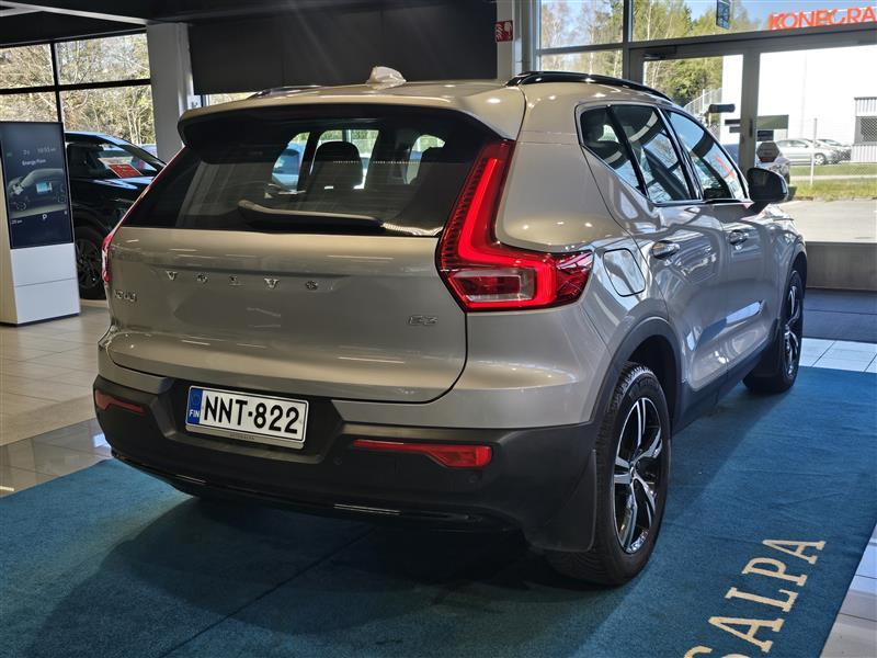 VOLVO XC40 2024