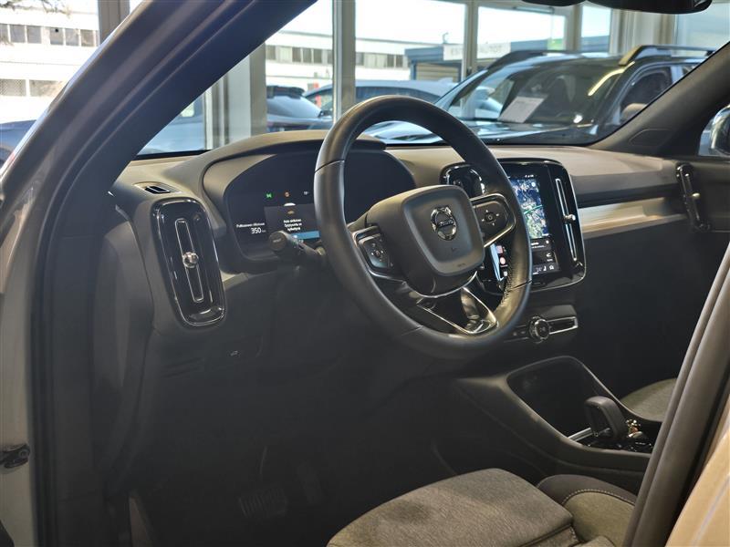 VOLVO XC40 2024