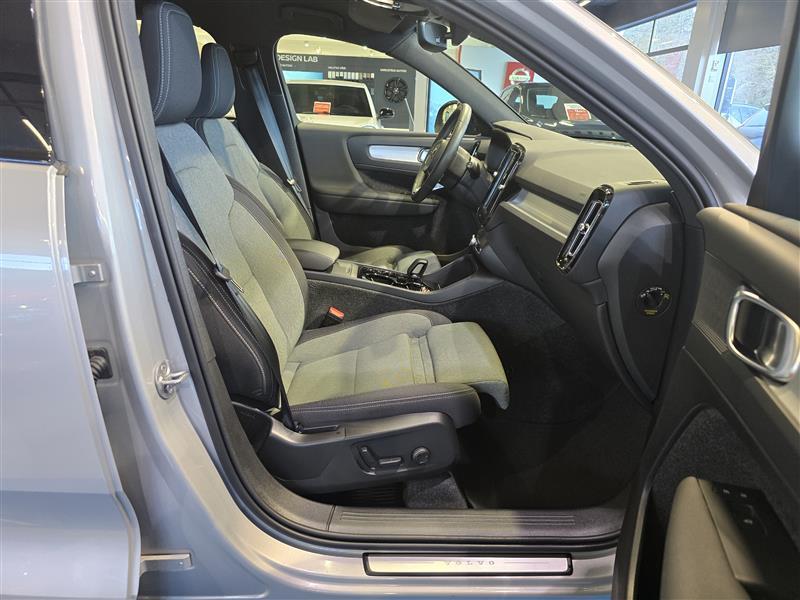 VOLVO XC40 2024