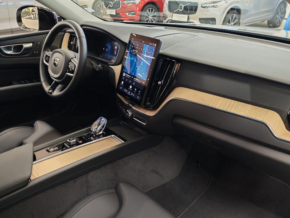 VOLVO XC60 2026