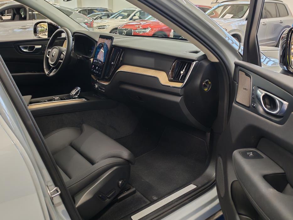 VOLVO XC60 2026