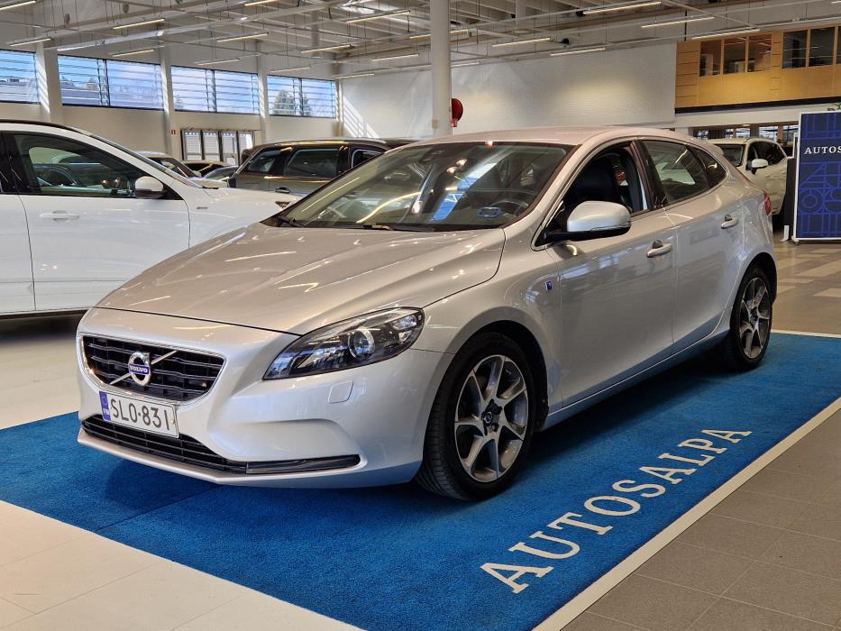 VOLVO V40 2015