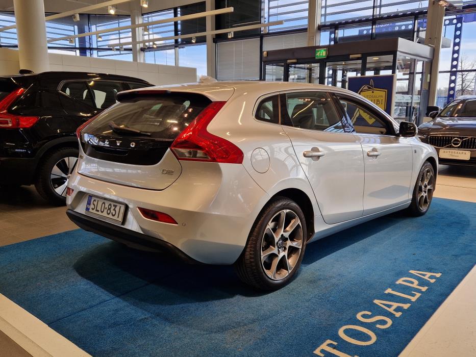 VOLVO V40 2015