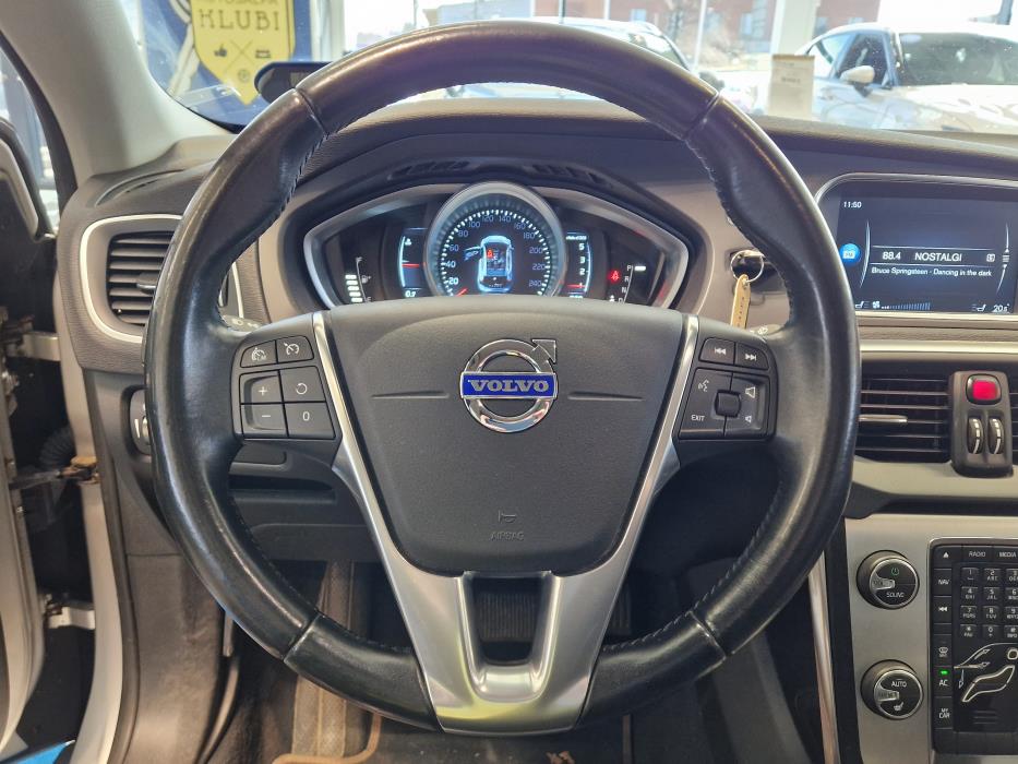 VOLVO V40 2015