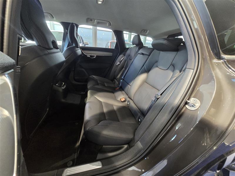VOLVO V90 2024