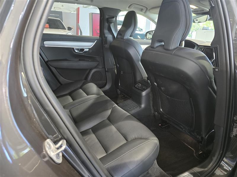VOLVO V90 2024