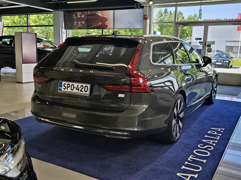 VOLVO V90 2024