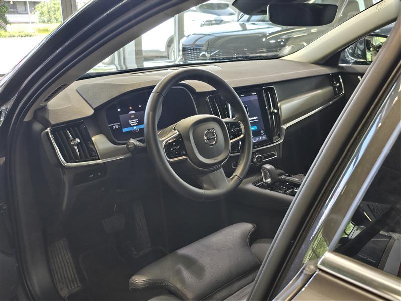 VOLVO V90 2024