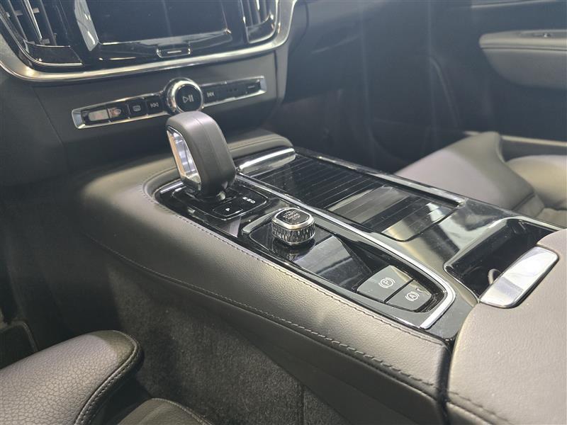 VOLVO V90 2024