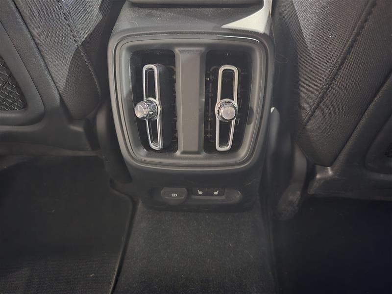 VOLVO C40 2024