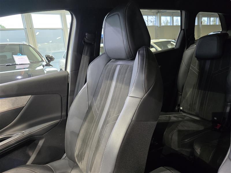 PEUGEOT 5008 2021