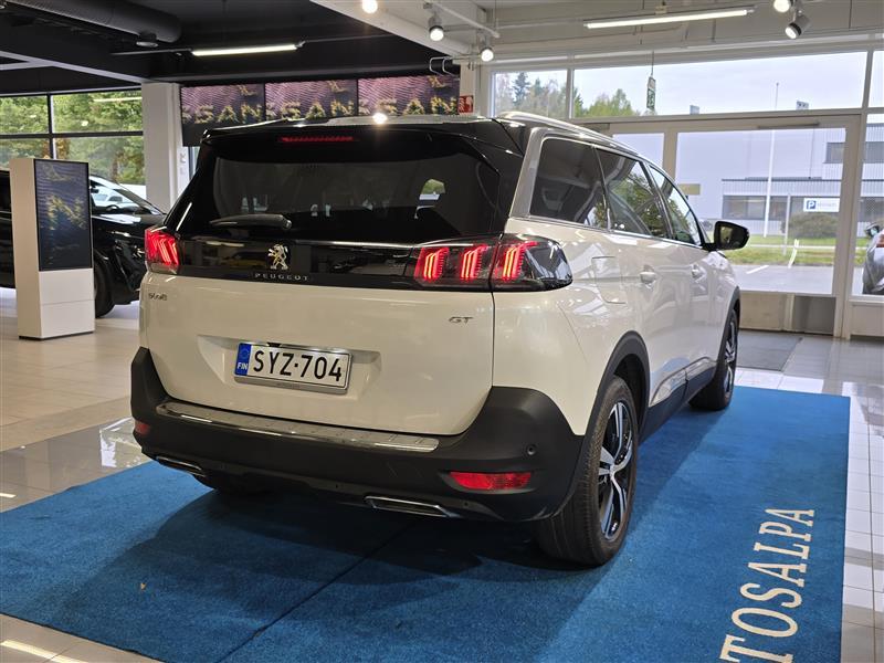 PEUGEOT 5008 2021