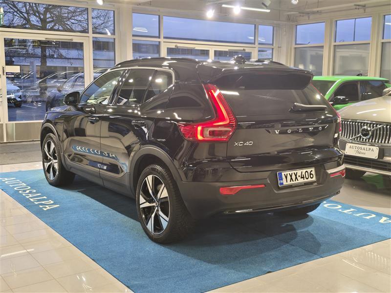 VOLVO XC40 2024