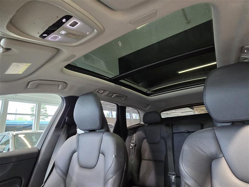 VOLVO XC60 2023