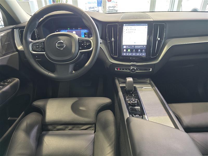VOLVO XC60 2023