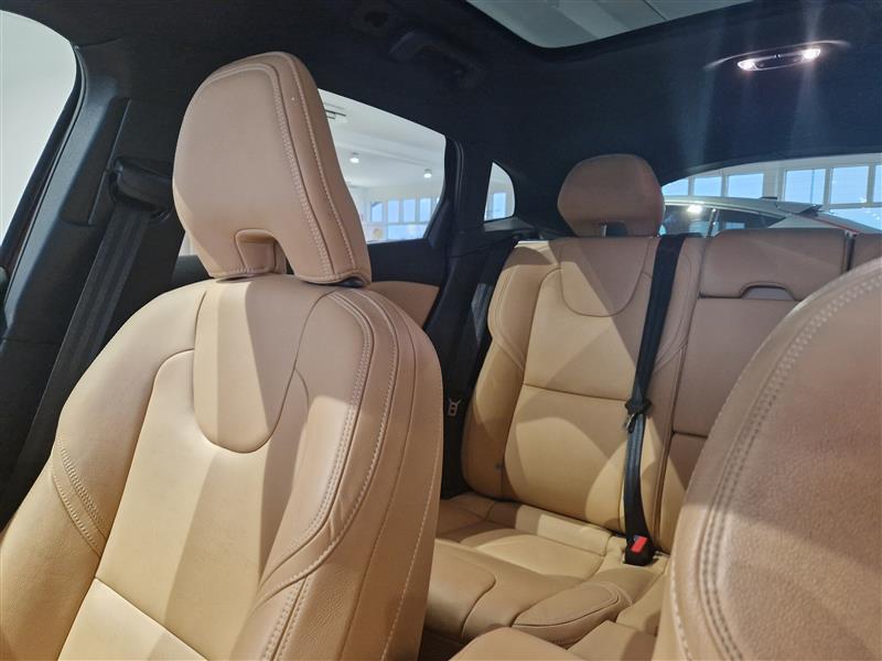 VOLVO V40 Cross Country 2017