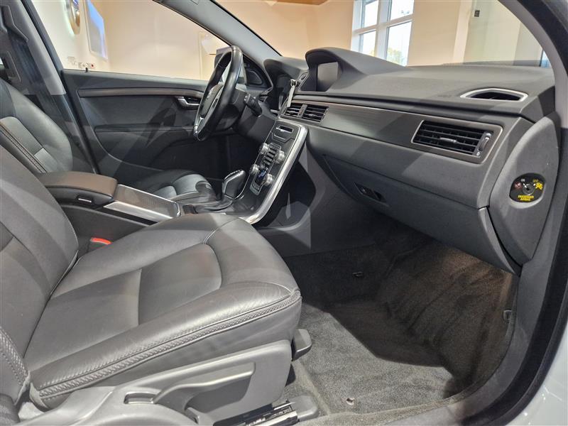 VOLVO XC70 2015
