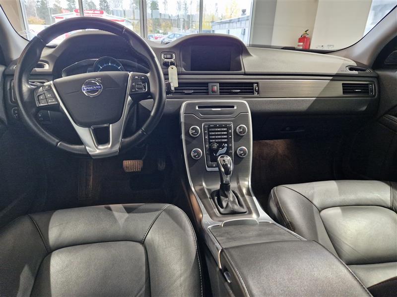VOLVO XC70 2015