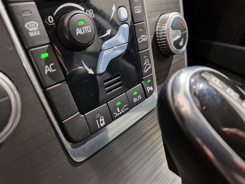 VOLVO XC70 2015