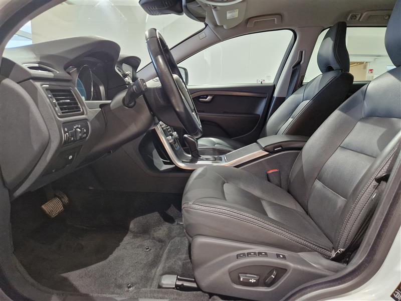 VOLVO XC70 2015