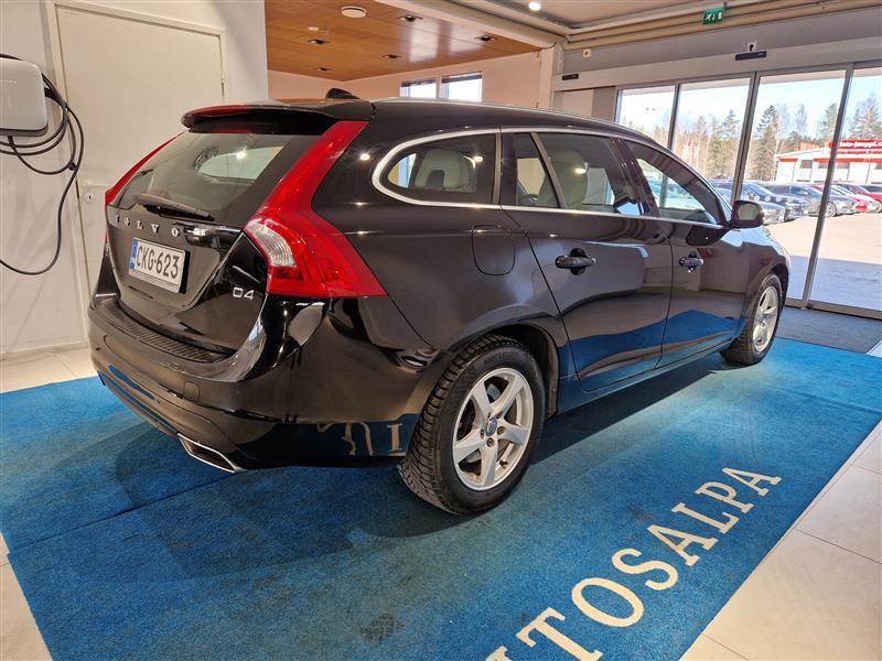 VOLVO V60 2016
