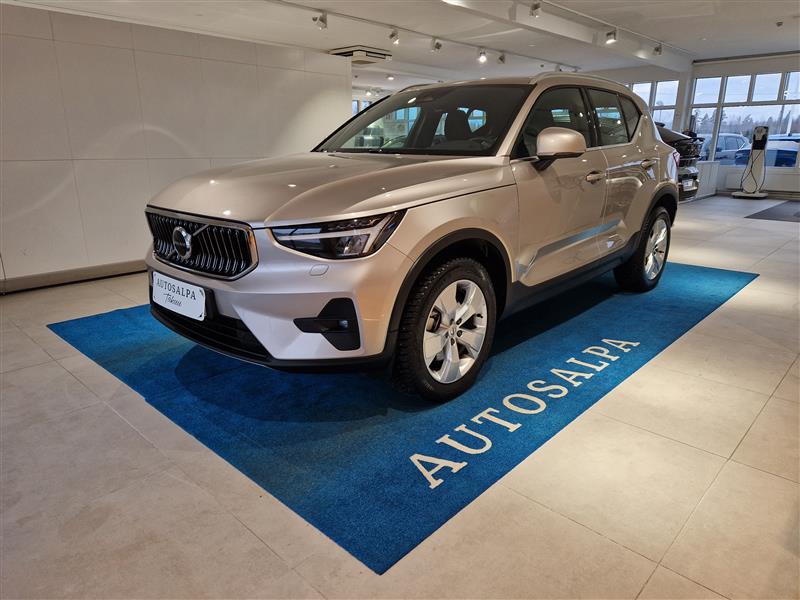 VOLVO XC40 2023
