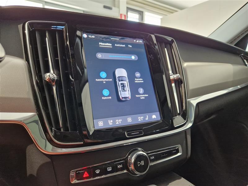 VOLVO V90 2025