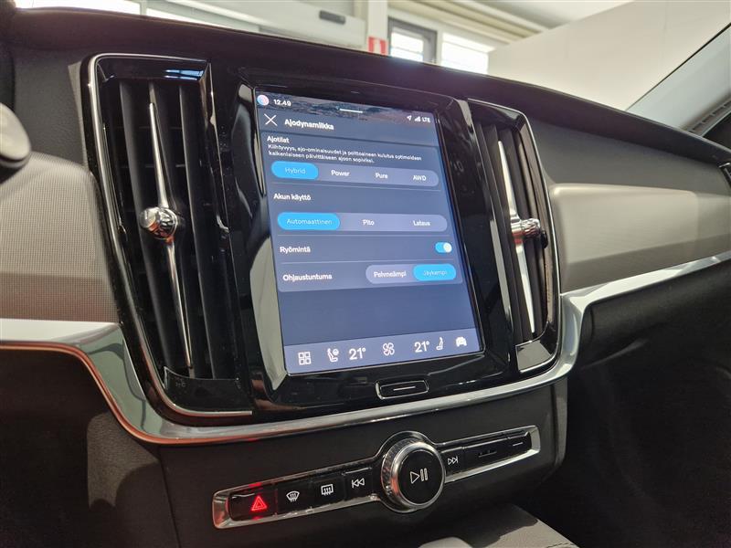 VOLVO V90 2025