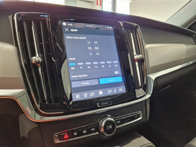 VOLVO V90 2025