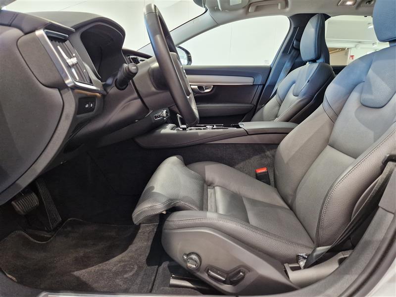 VOLVO V90 2025